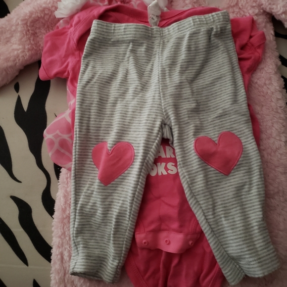 Baby girl clothing bundle newborn to 12 month. Includes bibs, hats, and socks - Picture 2 of 15